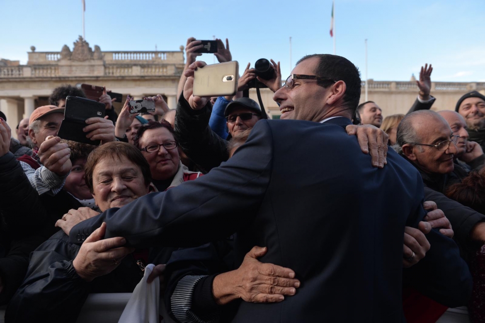Robert Abela se jirnexxilu jitla’ l-pedistall ta’ Joseph Muscat? L-ILLUM tanalizza