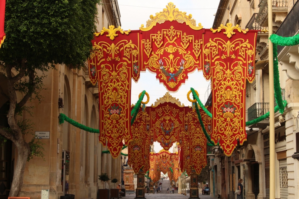 Mir-restawr tal-armar sal-meter tad-dawl; X’qed joffru l-PL u l-PN għall-organizzaturi tal-festi