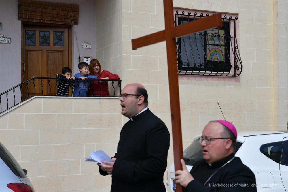 Ritratti | L-Arċisqof iżomm il-wegħda u jsir xorta l-pellegrinaġġ ta' San Girgor