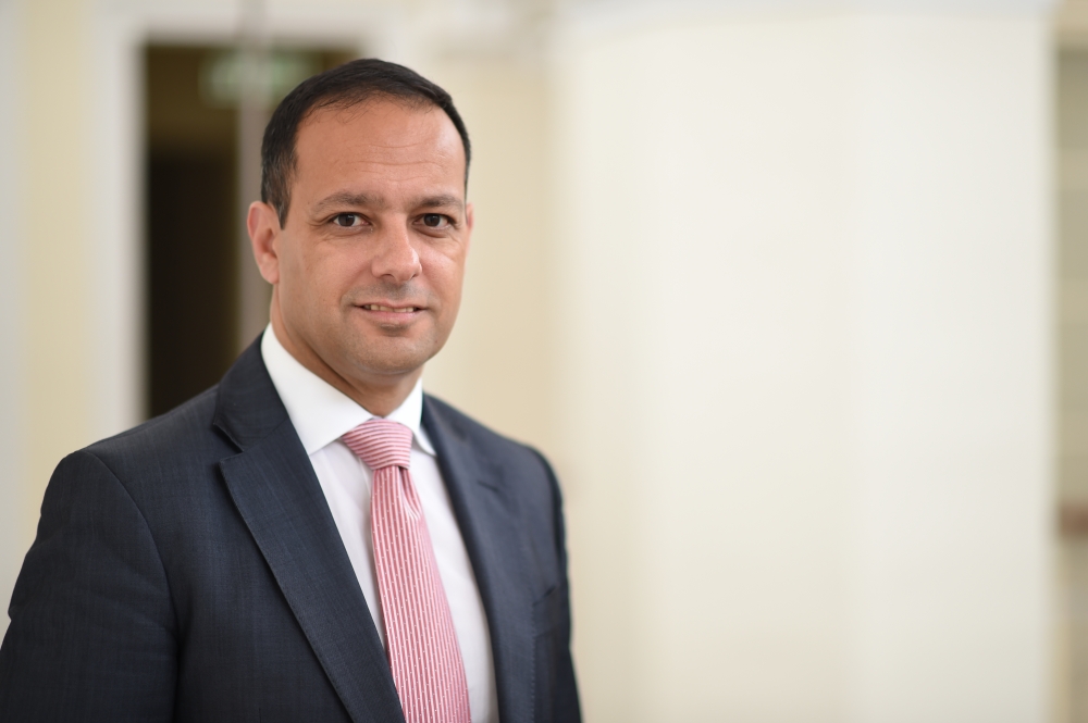 'In-negozji fil-Belt litteralment imkissrin ... jekk ma jiftħux fil-bidu ta' Mejju jfisser falliment għal ħafna'