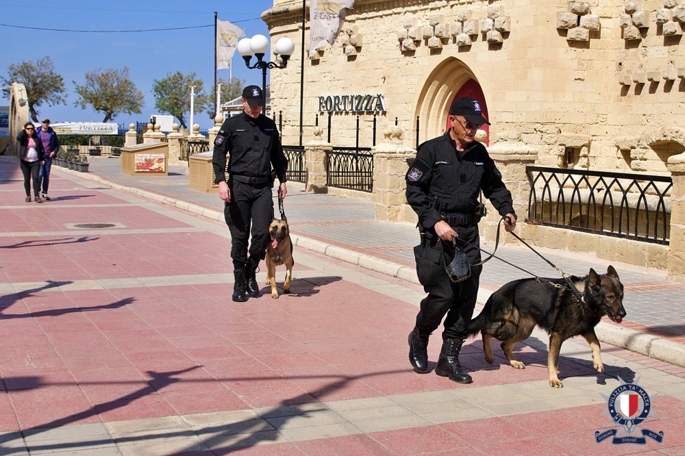 10 persuni jiksru l-kwarantina mandatorja; 18 oħra jinstabu fi gruppi ta' aktar minn tlieta