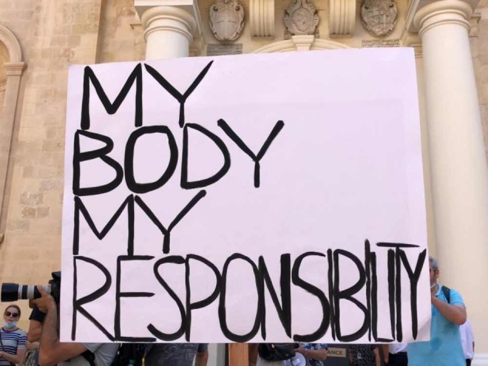 Mijiet ta' nies jipprotestaw kontra l-vaċċin u 'favur il-libertà'