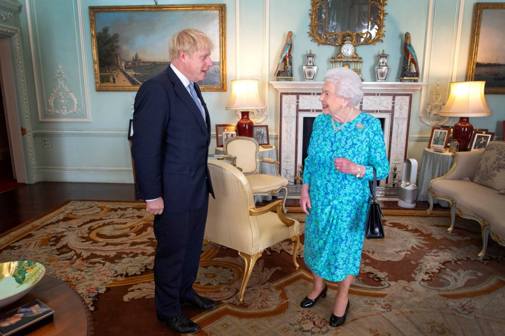 Johnson jibda t-triq għall-elezzjoni b'wiegħda li jwettaq Brexit waqt li jqabbel lil Corbyn ma' Stalin