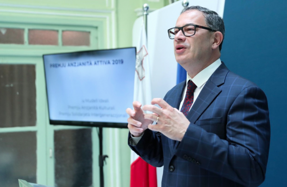 Premju li jirrikonoxxi l-anzjanità attiva ... Il-pubbliku mħeġġeġ jinnomina persuni jew organizzazzjonijiet