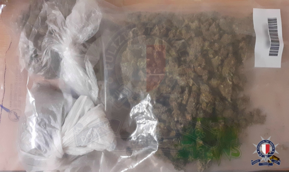 Ritratti | Jinqabad isuq bla liċenzja u fil-pussess tad-droga