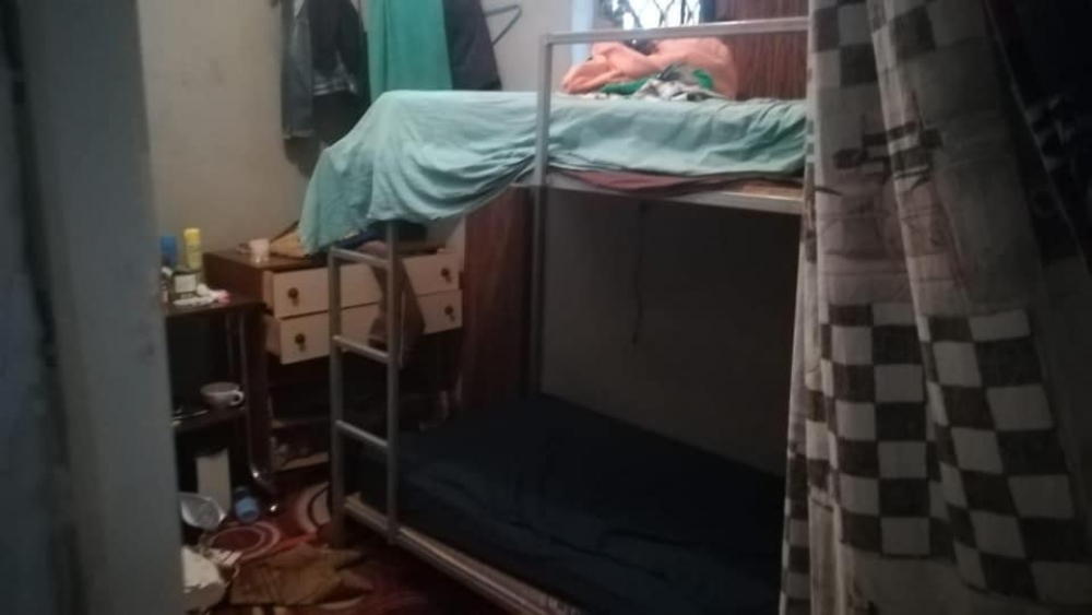 Nies minflok żwiemel! 100 immigrant jinstabu jgħixu fi stalel fil-Marsa