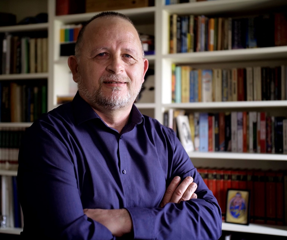 Letteratura | Poplu tal-ħabba gozz; L-awtur Joe Pace dwarna l-Maltin