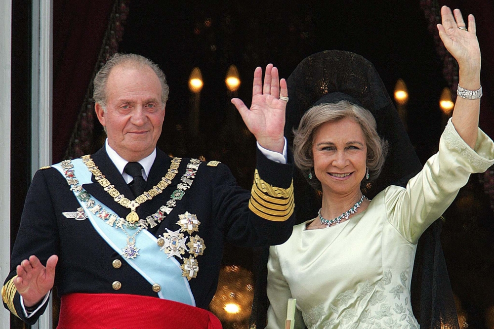 Ir-Re Emeritu Juan Carlos jeżilja lilu nnifsu minn Spanja