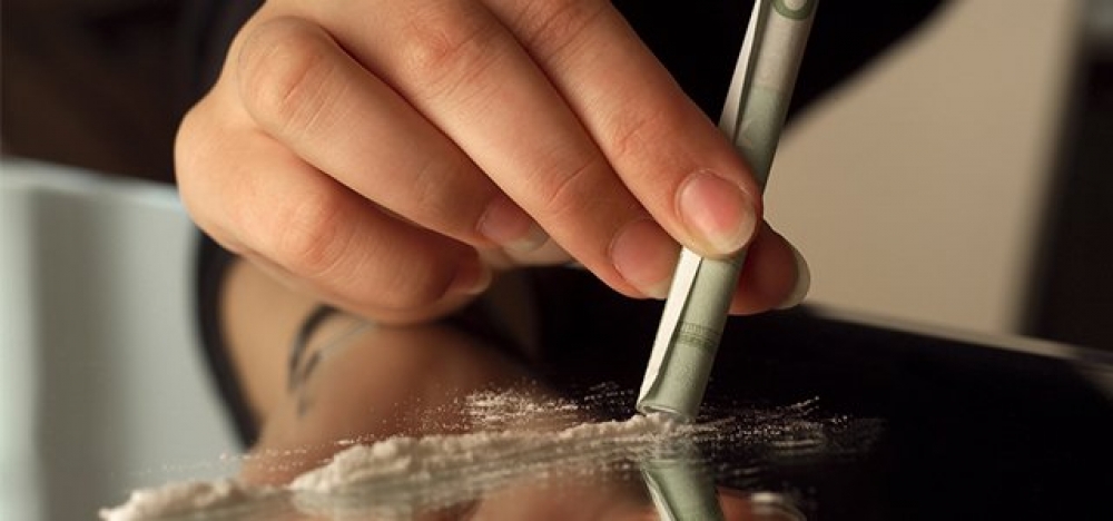Persuna kuljum tmur tfittex l-għajnuna minħabba l-kokaina
