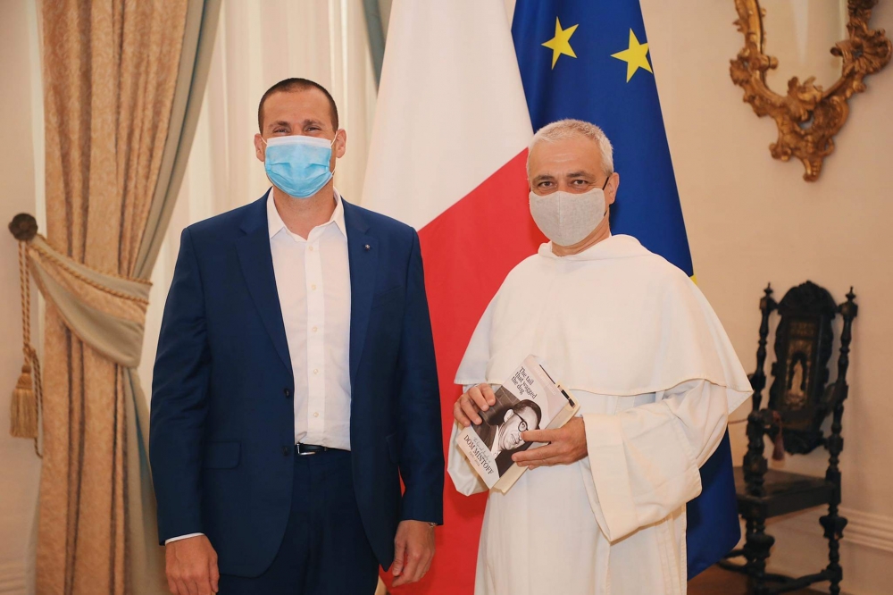 'Mhuwiex b’kumbinazzjoni li l-bijografu ewlieni ta’ Manwel Dimech u Dom Mintoff huwa l-istess'