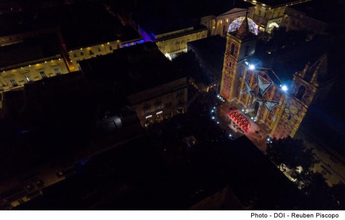 Il-Kon Katidral ta' San Ġwann, mixgħul b'viżwali mill-isbaħ