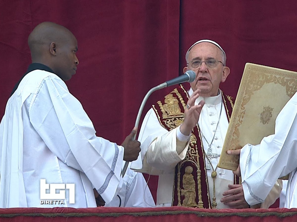 Il-Papa Franġisku waqt il-benedizzjoni tal-Urbi et Orbi
