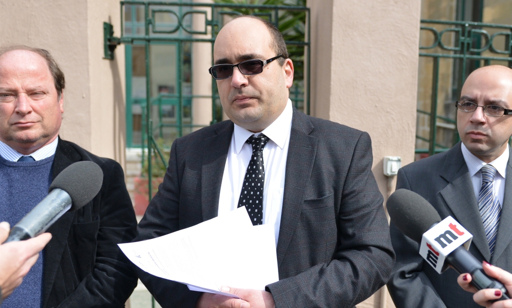 Il-President tal-MUT Kevin Bonello jindirizza l-ġurnalisti
