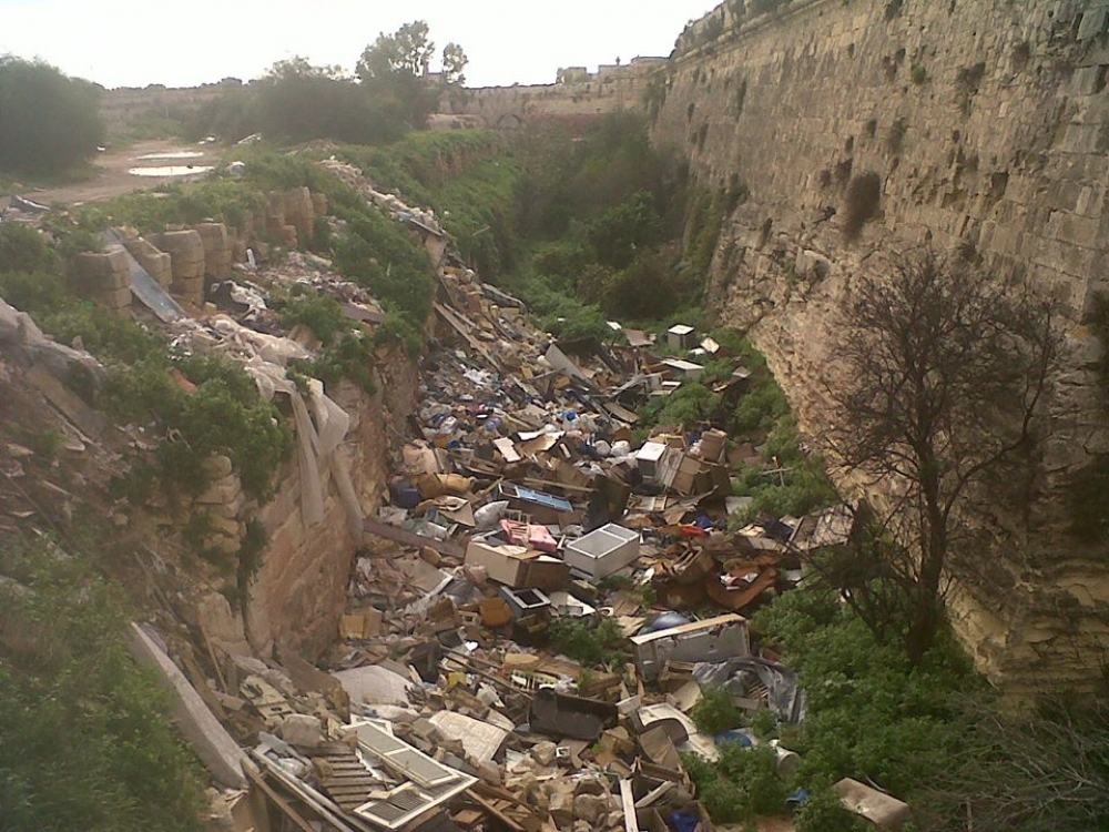 Il-foss tas-swar tal-Kottonera...tal-mistħija