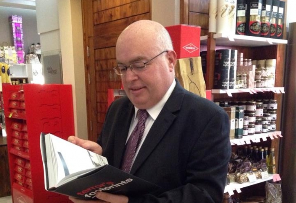 Joe Mifsud irnexxielu jiddokumenta fi ktieb parti mill-istorja ta' pajjiżna