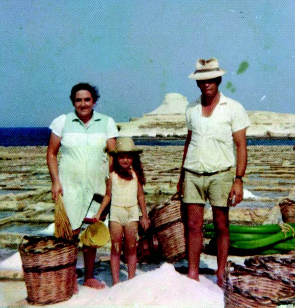 Leli Cini mal-familja
