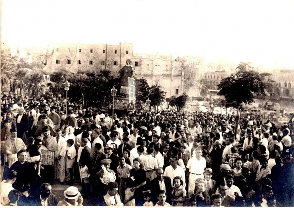 L-istatwa ta’ San Lawrenz qrib il-Mina tal-Armirall fid-daħla tal-Birgu