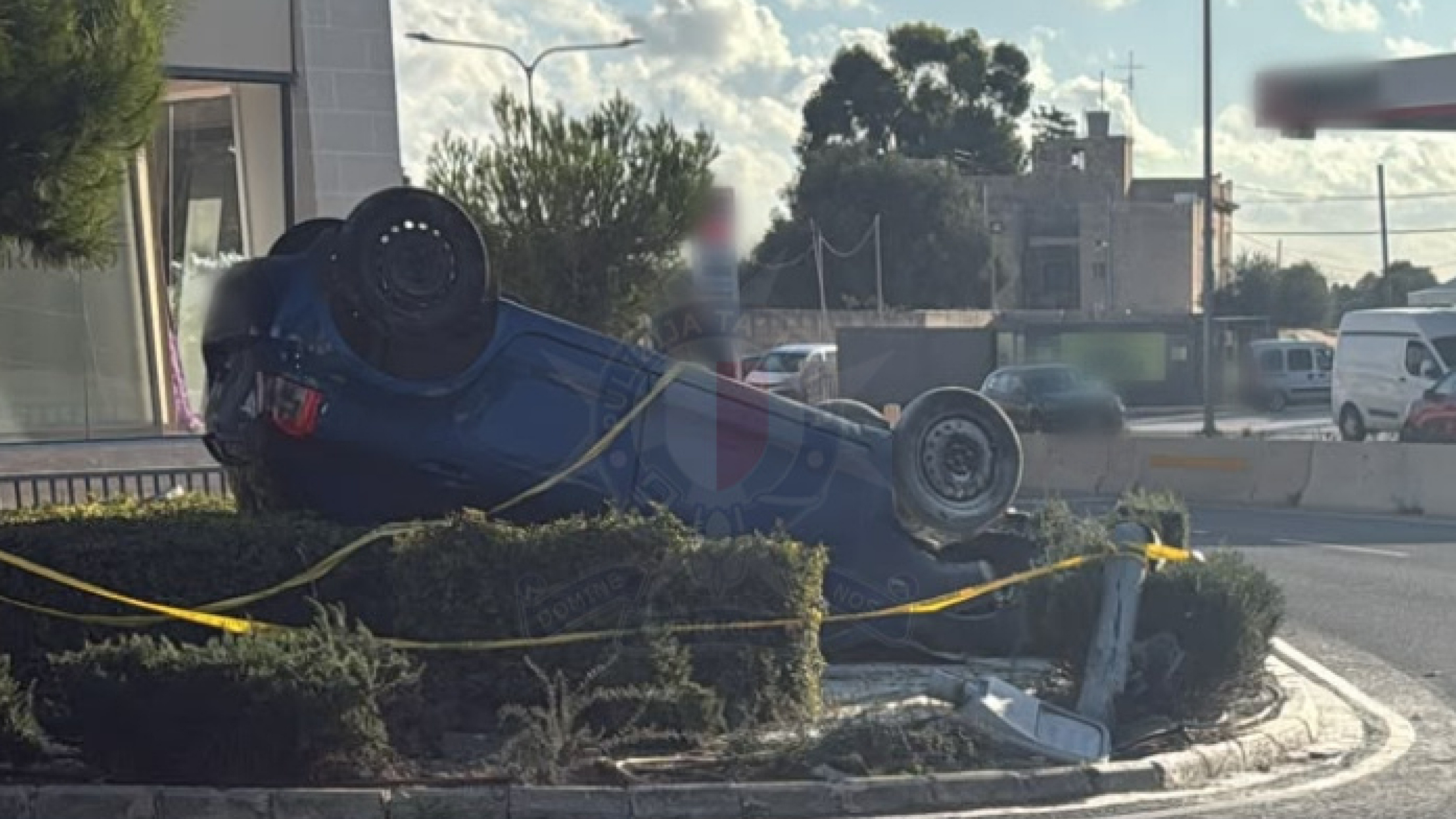 Karozza taqbad wara li tinqaleb f’Ħ’Attard – żagħżugħ ta’ 27 sena jindarab gravi