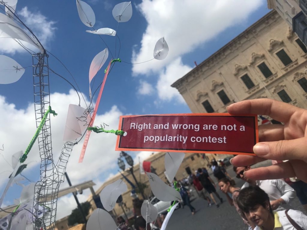 Wieħed mill-messaġġi fuq is-Siġra tal-Ġustizzja