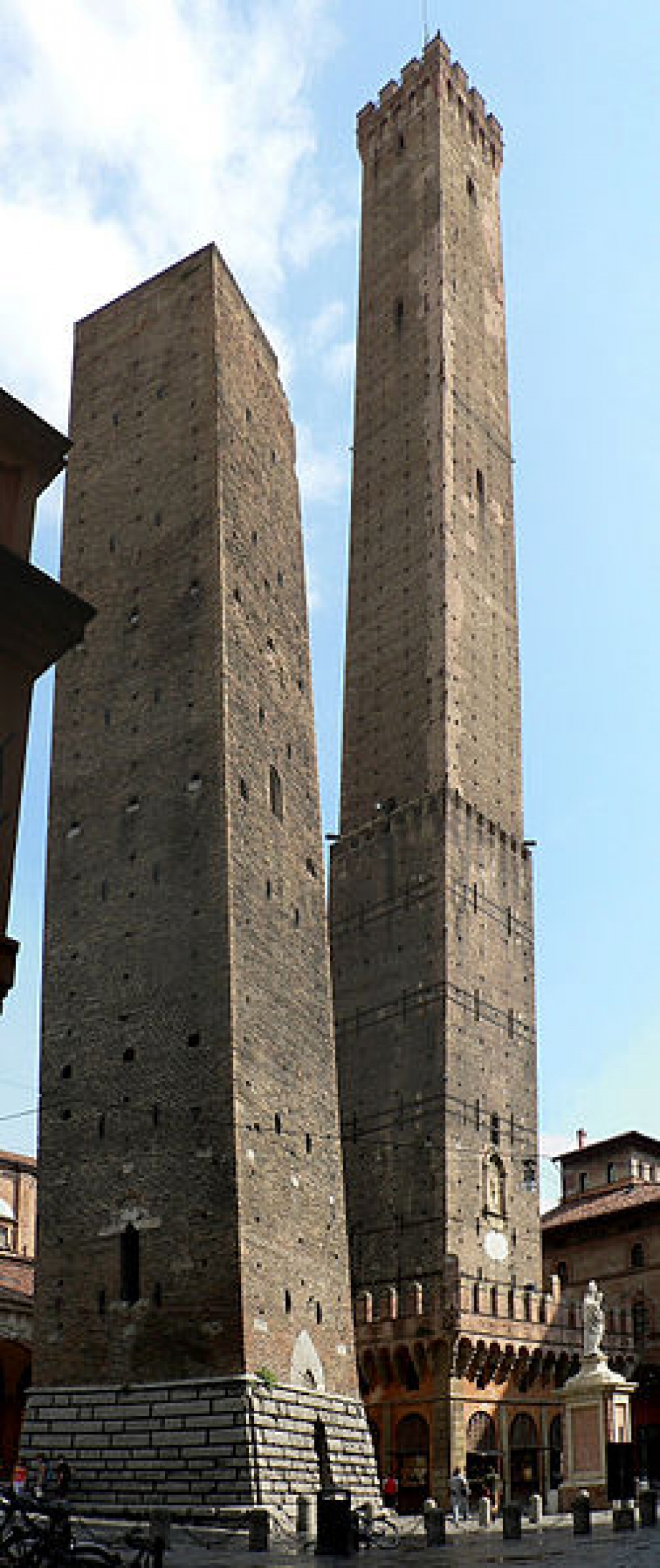 It-twin towers medjevali…800 sena u għadhom hemm