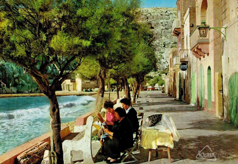 ritratt meħud minn Bayretro