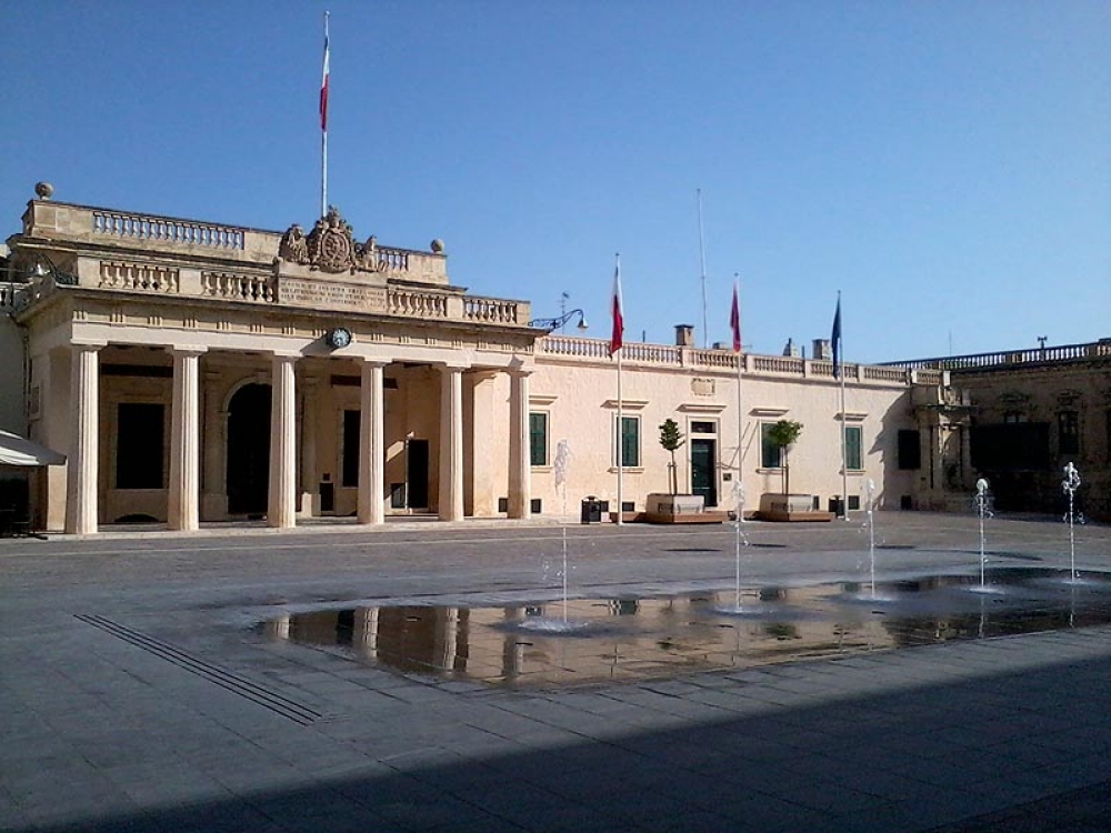 Tined, fieri, swieq u divertiment f’dan il-misraħ iwaqqgħu s-solennità li jixraqlu l-palazz tal-president