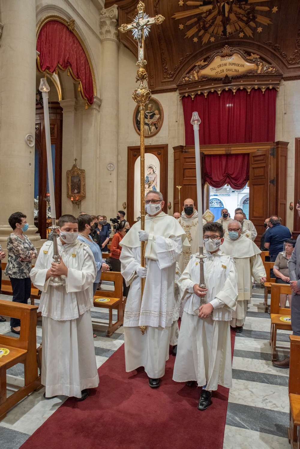 L-Akkolti u s-Salib tal-Kleru waqt funzjoni fil-Knisja tad-Dumnikani tal-Birgu 