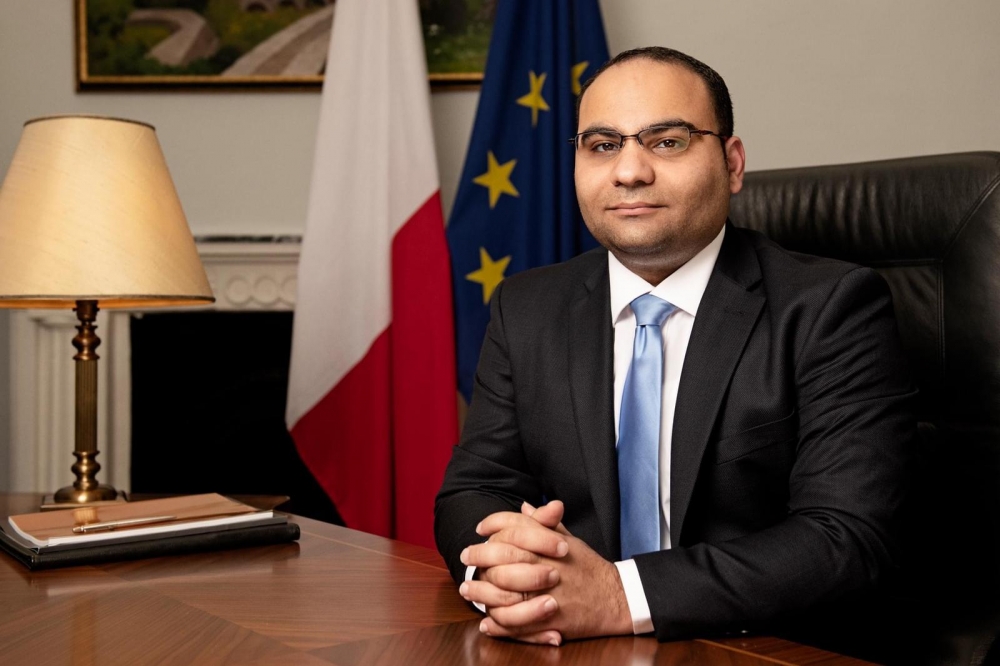 Il-Ministru tal-Finanzi Clyde Caruana