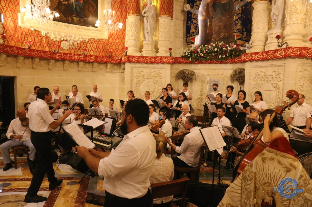 Il-Cappella Musicale Caeciliana waqt id-daqq tal-antifona Flos Carmeli fil-festa tal-Madonna tal-Karmnu tal-Belt Valletta