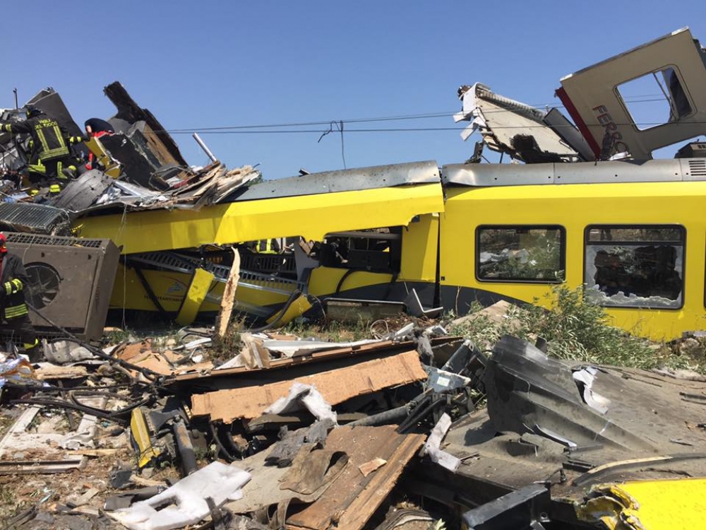 Biċċiet ta-vaguni mfarrka ksew arja ta' egħxirien ta' metri kwadri