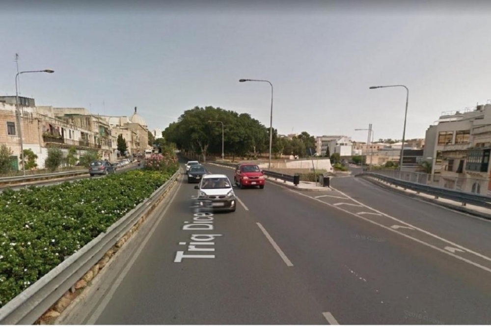 Triq Diċembru 13, il-Marsa