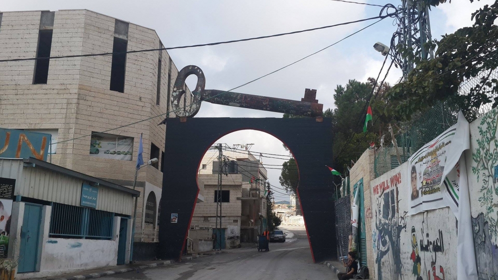 Il-Muftieħ fid-daħla tal-Kamp Aida