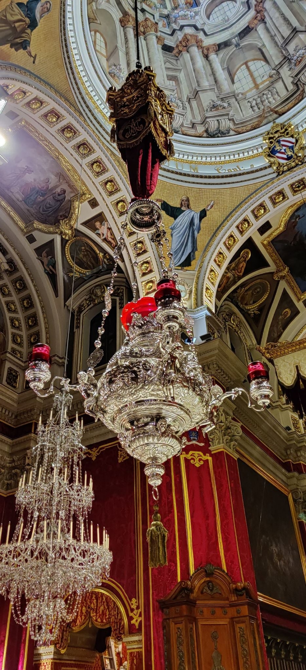 Il-lampier tal-artal maġġur tal-Katidral ta’ Għawdex 
