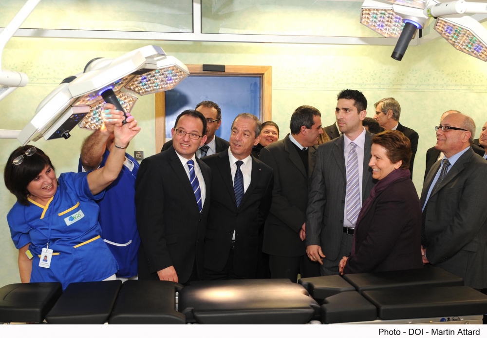 L-eks Prim Ministru Lawrence Gonzi waqt inawgurazzoni ta’ proġett fis-swali tal-operazzjonijiet fl-2013