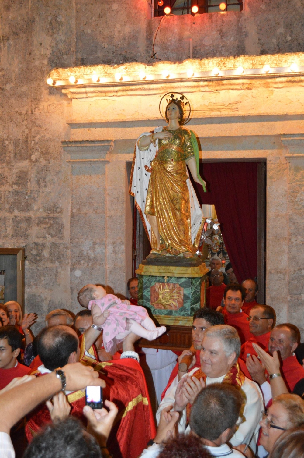 Il-preżentazzjoni tat-trabi quddiem Santa Katarina