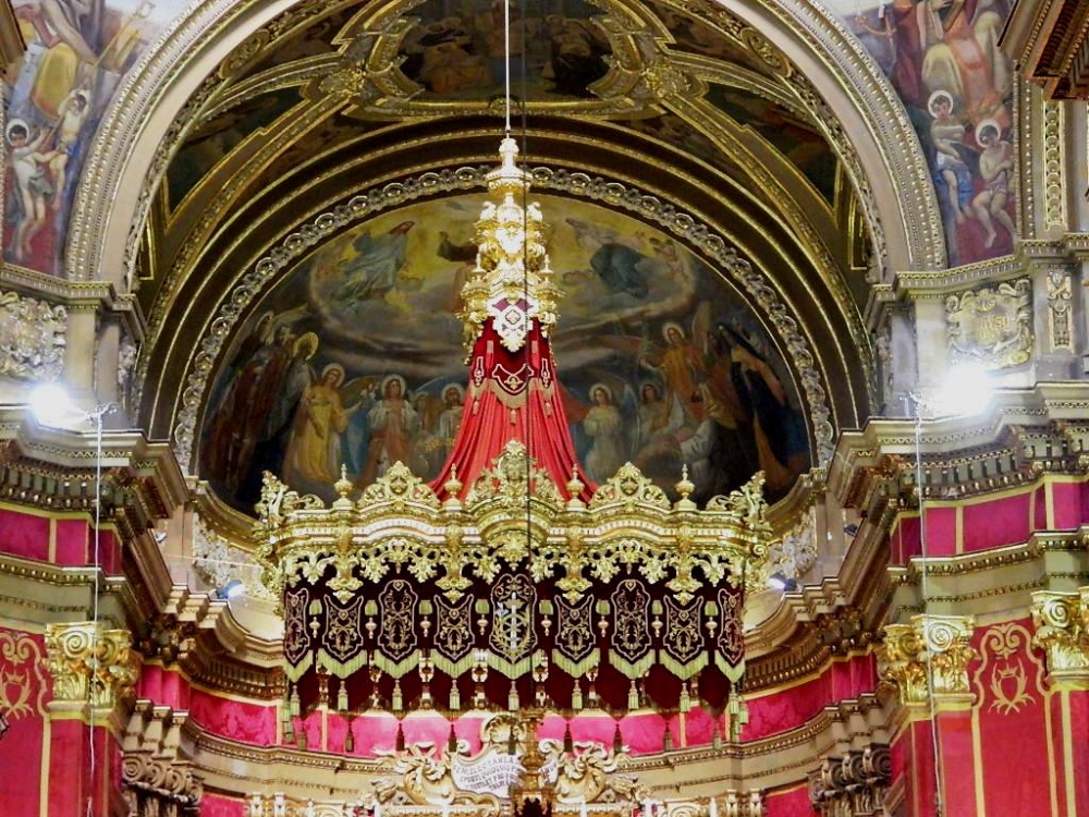 It-tużell mill-isbaħ li jintrama fil-knisja parrokjali taż-Żejtun fil-ġranet tal-festa ta’ Santa Katarina, Verġni u Martri 