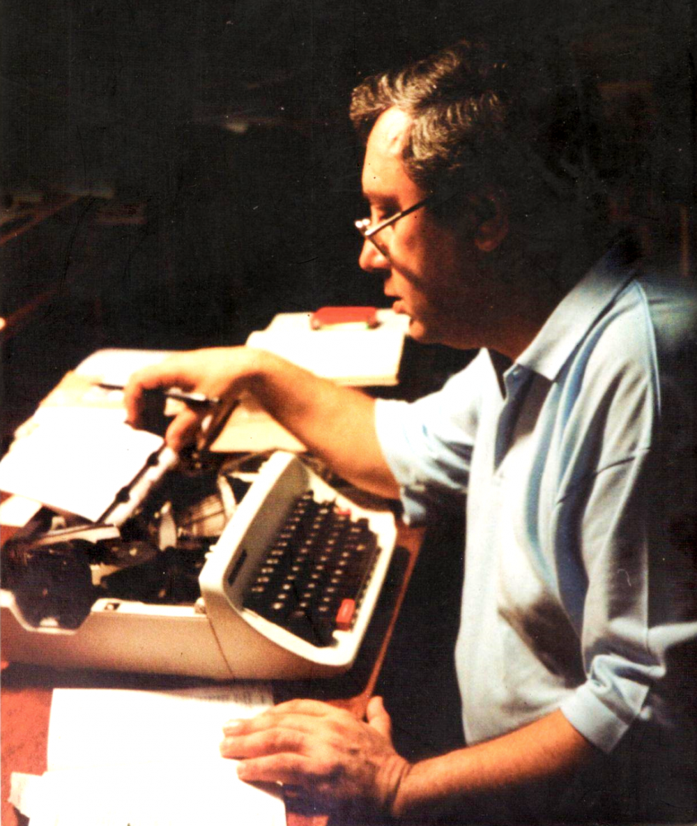 Ritratt mislut mill-qoxra tal-awtobijografija ta' Friggieri Fjuri li ma Jinxfux - Tifkiriet 1955-1990