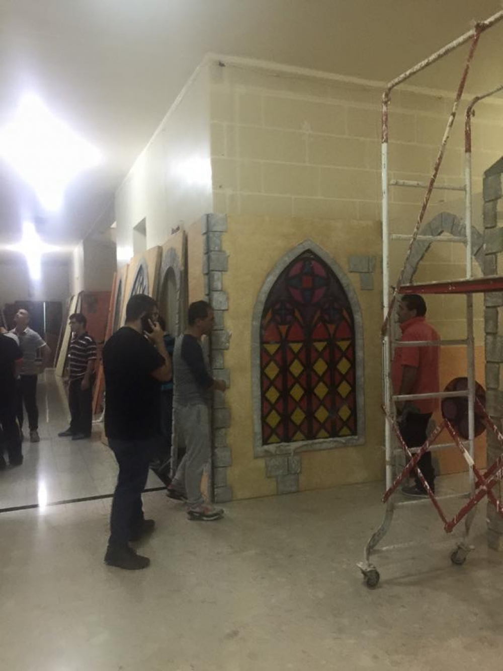 Il-membri tal-Mużew tan-Nadur jibdlu l-mużew f'villaġġ tal-Milied