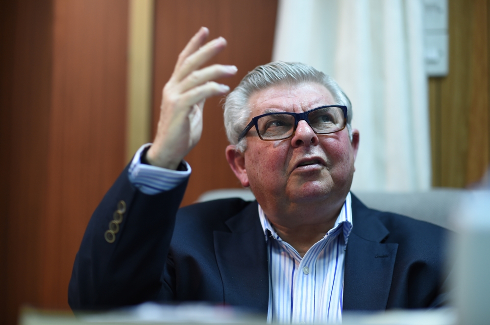 Dottor Bezzina: pompożità u farsa a skapitu ta’ dawk li jidħqu bix-xejn