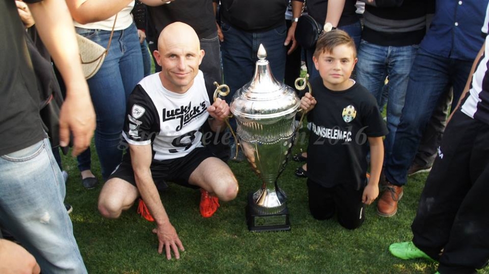 Joseph Attard magħruf bħala Zola irtira mill-Football eżatt fil-ġurnata li it-team tiegħu għal dawn l-aħħar 25 sena rebaħ il-kampjonat