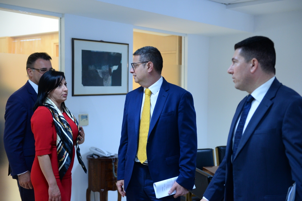 Il-Kap tal-PN Adrian Delia jrid jibqa', imma hemm min irid ineħħieħ
