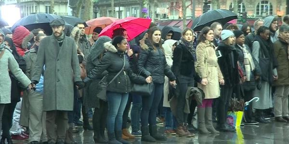 Minuta ta' silenzju fi Franza kollha