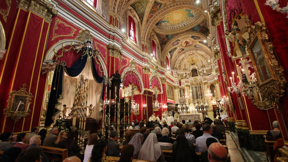 Il-Knisja magħrufa Ta' Ġieżu armata għall-festa