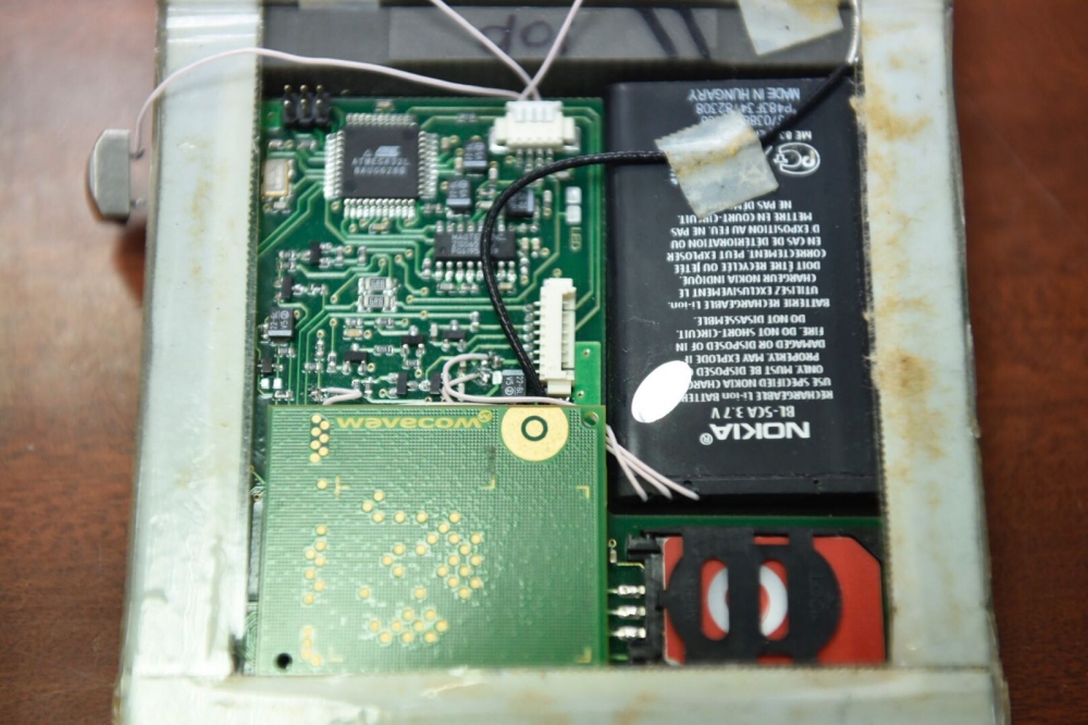 Biċċiet mill-mowbajls bħall-batterija u s-SIM użati biex il-kriminali jiġbru l-informazzjoni