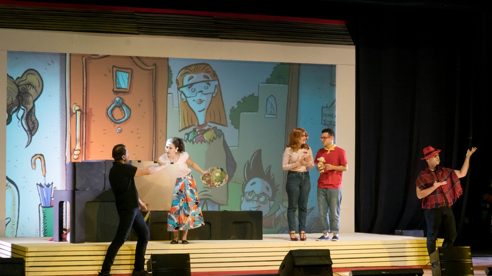 Atturi professjonali waqt performance ibbażata fuq il-ktieb Mamà allura din imħabba?