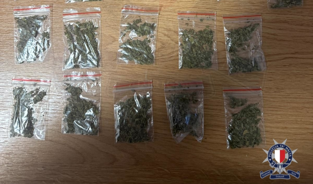 Drogi sintetiċi u knuckle-duster misjuba fuq raġel arrestat għal traffikar ta’ droga fil-Ħamrun