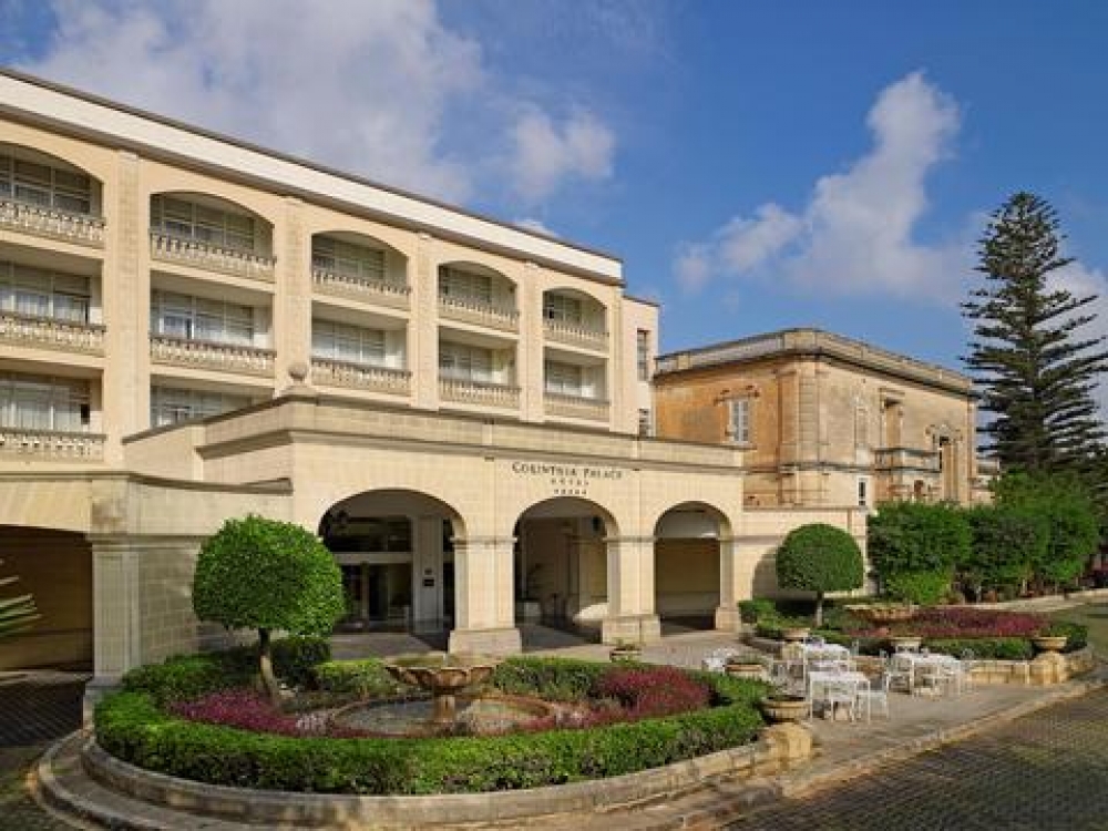 Iffirmat ftehim għax-xiri tal-Island Hotels Group 