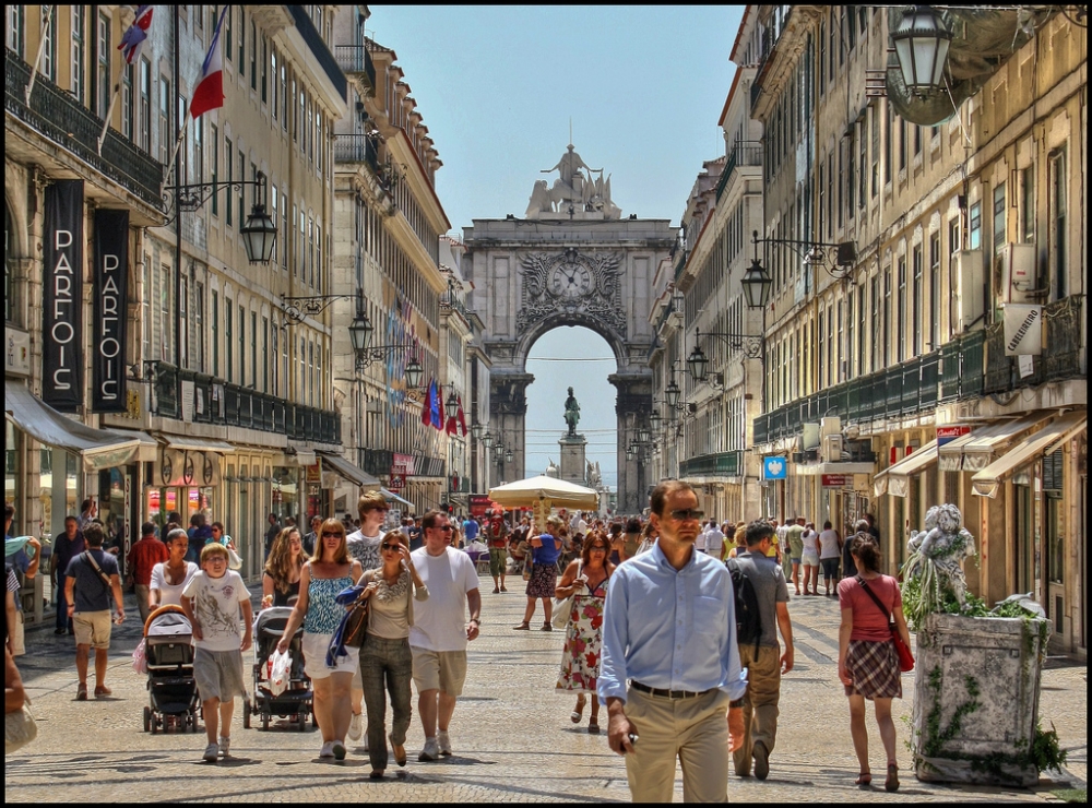 Via Augusta t-triq prinċipali tax-shopping f'Baixa