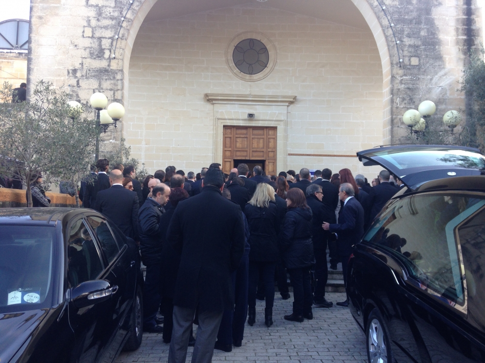 In-nies li ħonqu l-knisja tal-Ibraġġ biex jagħtu l-aħħar tislima lil Matt Meilak