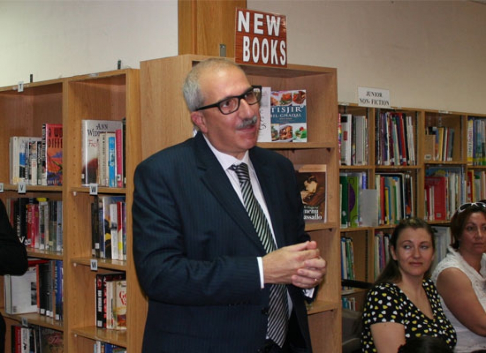 Waqt iċ-ċerimonja fil-Librerija Pubblika fil-Mosta